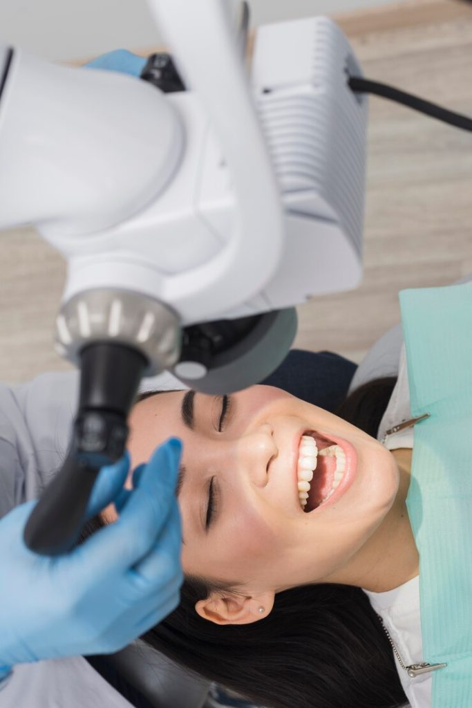 Clínica Maxilofacial Calvo de Mora de Madrid, sonrisas con carillas, blanqueamiento dientes, carillas dentales, cirugía ortognática