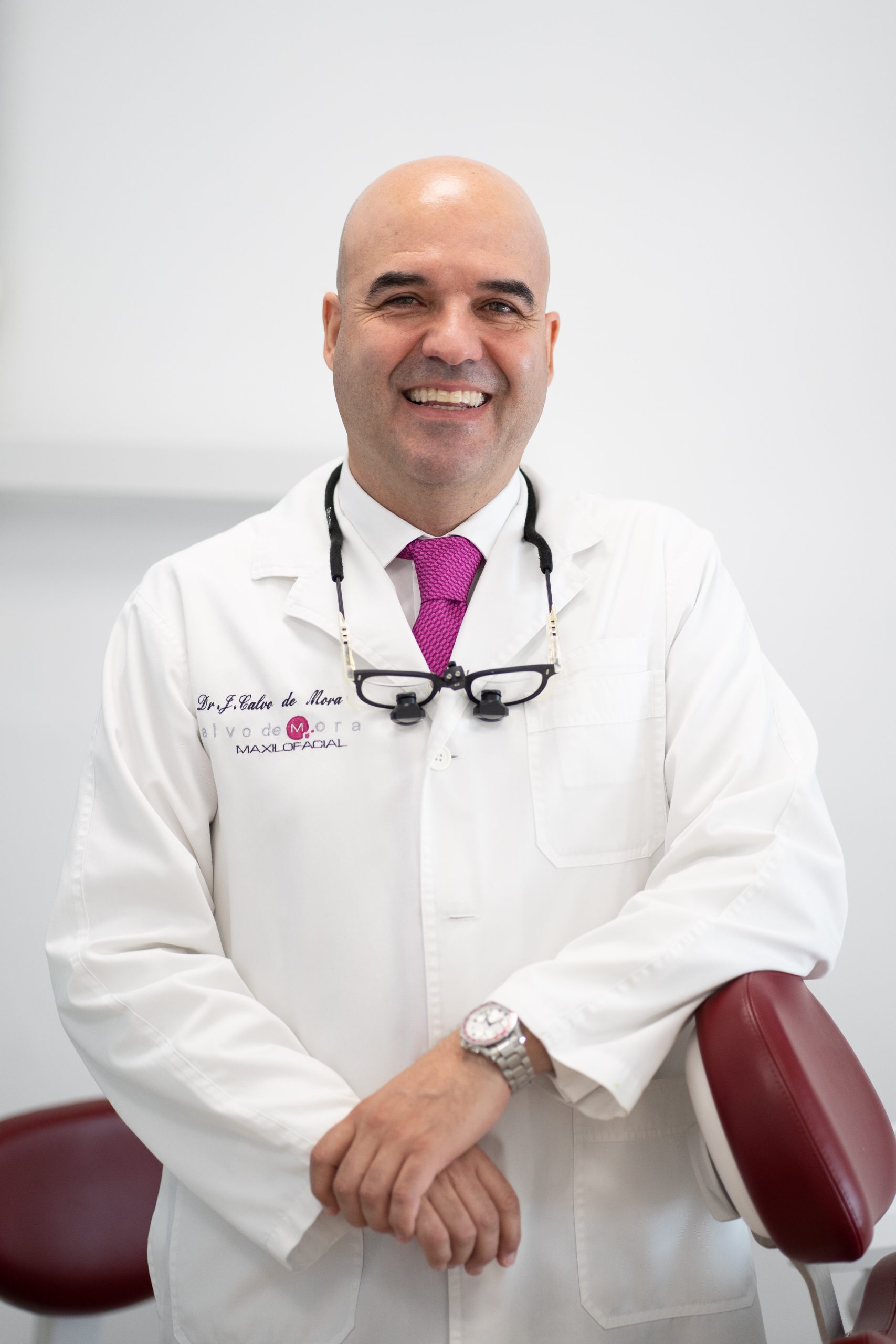 Doctor Jorge Calvo de Mora en la Clínica Maxilofacial Calvo de Mora en Madrid. Médico Odontólogo Premium, cirugías ortognáticas, implantes dentales
