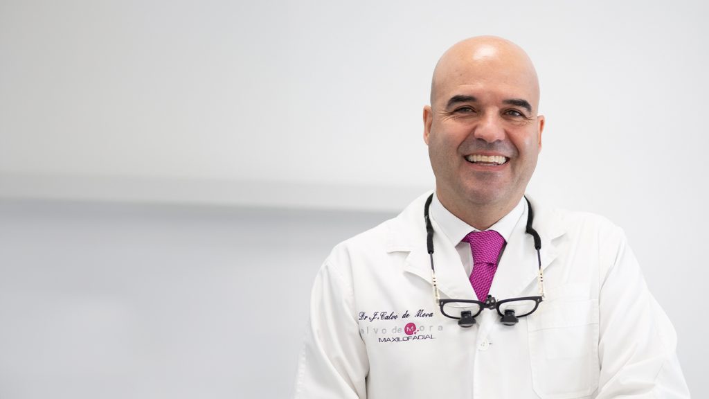 medico cirujano maxilofacial jorge calvo de mora. mejor clínica dental. Ortognática, implantologo
