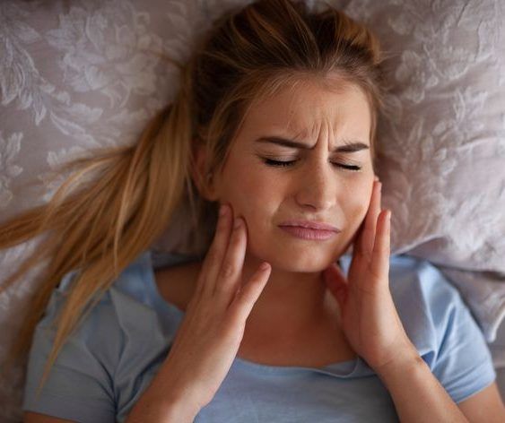 bruxismo síntomas, dolor mandíbula, férula de descarga para bruxismo. Bruxismo y apnea del sueño