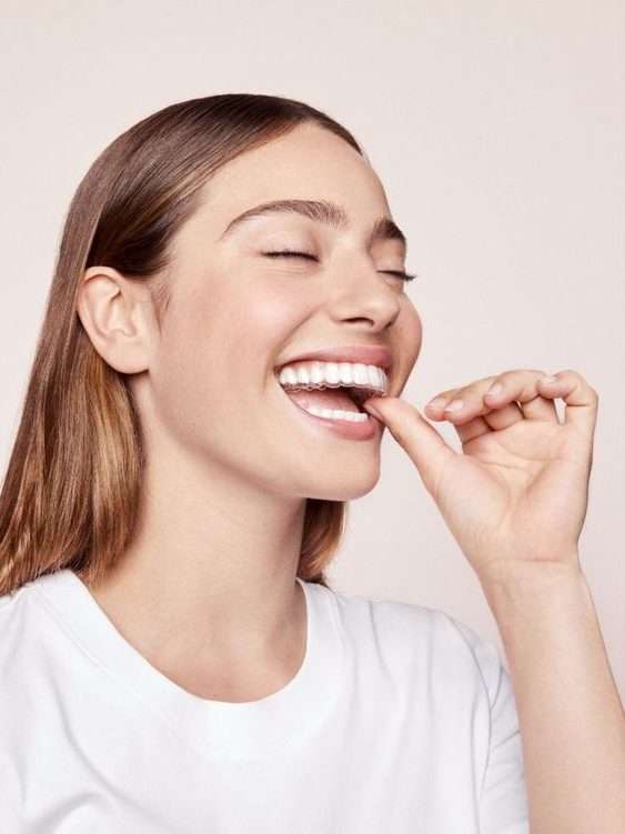 clinica especialista en ortodoncia invisible. Proveedores oficiales invisalign. Corregir posición de los dientes alineadores invisibles