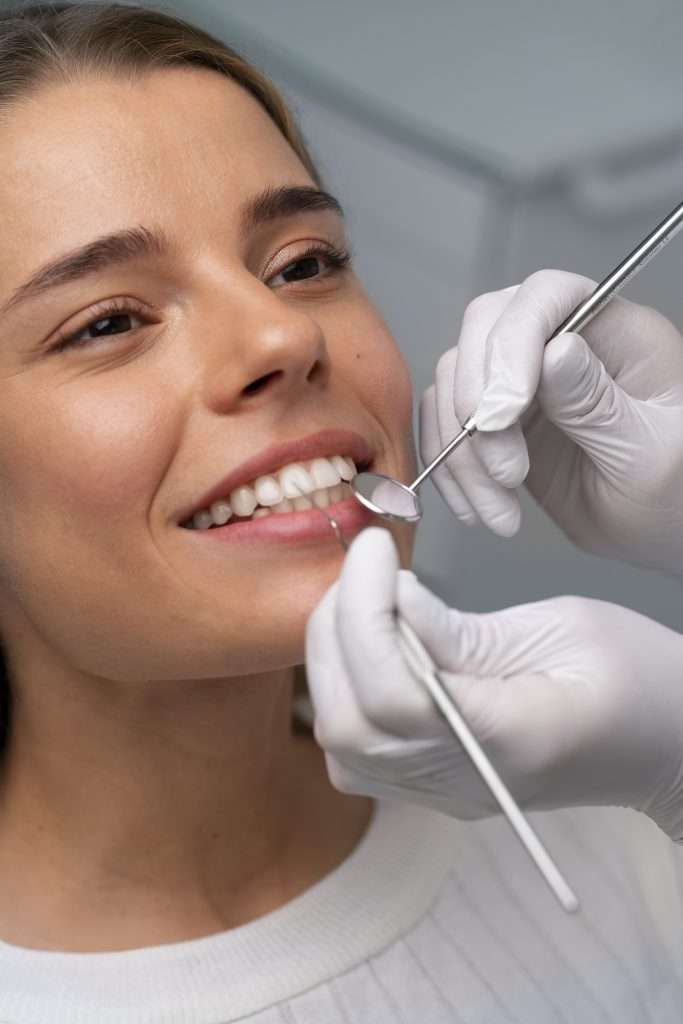 Dia mundial de la salud, limpieza bucodental profunda, Clínica dental, especialistas salud bucodental, eliminar manchas en los dientes
