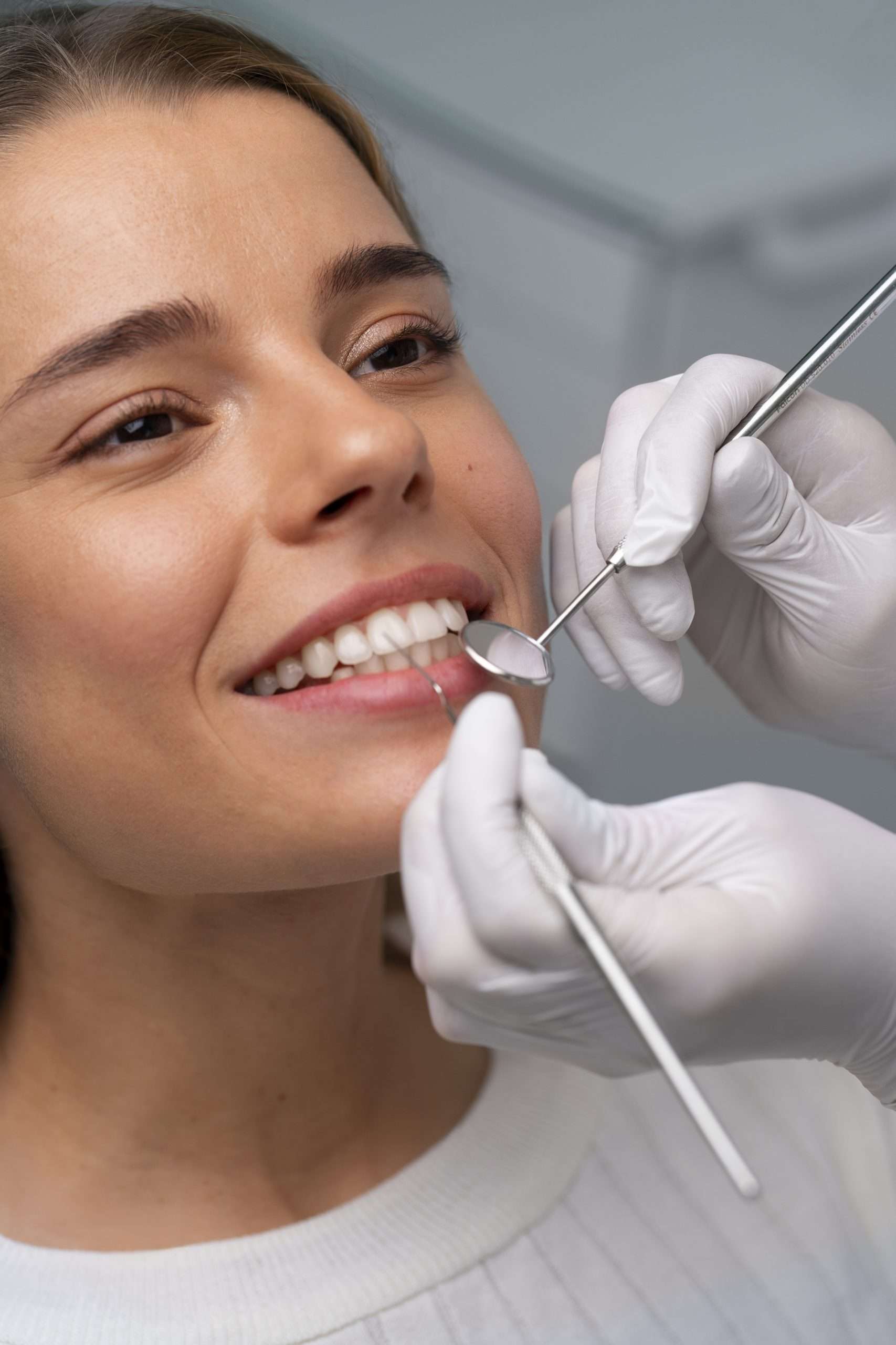 Dia mundial de la salud, limpieza bucodental profunda, Clínica dental, especialistas salud bucodental, eliminar manchas en los dientes