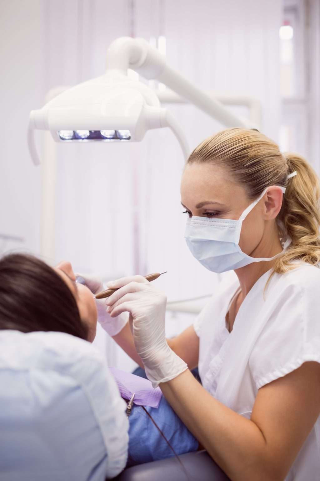 Mejor clínica dental privada de Madrid para implantes de carga inmediata, limpiezas dentales, cirugía ortognática y ortodoncia invisible