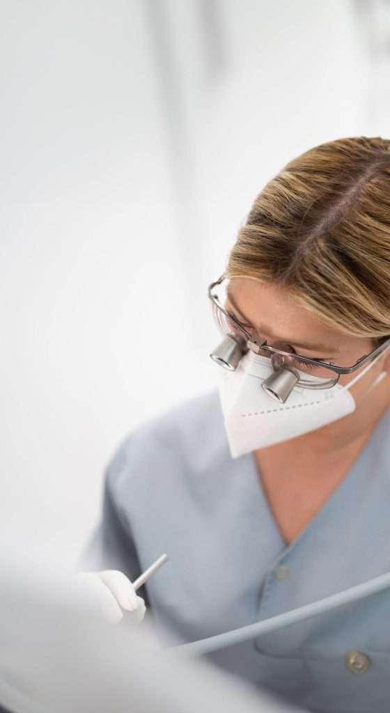 pide tu cita en clínica maxilofacial en Madrid, calvo de mora. Mejor tratamiento dental, implantes dentales, operatoria dental y oral