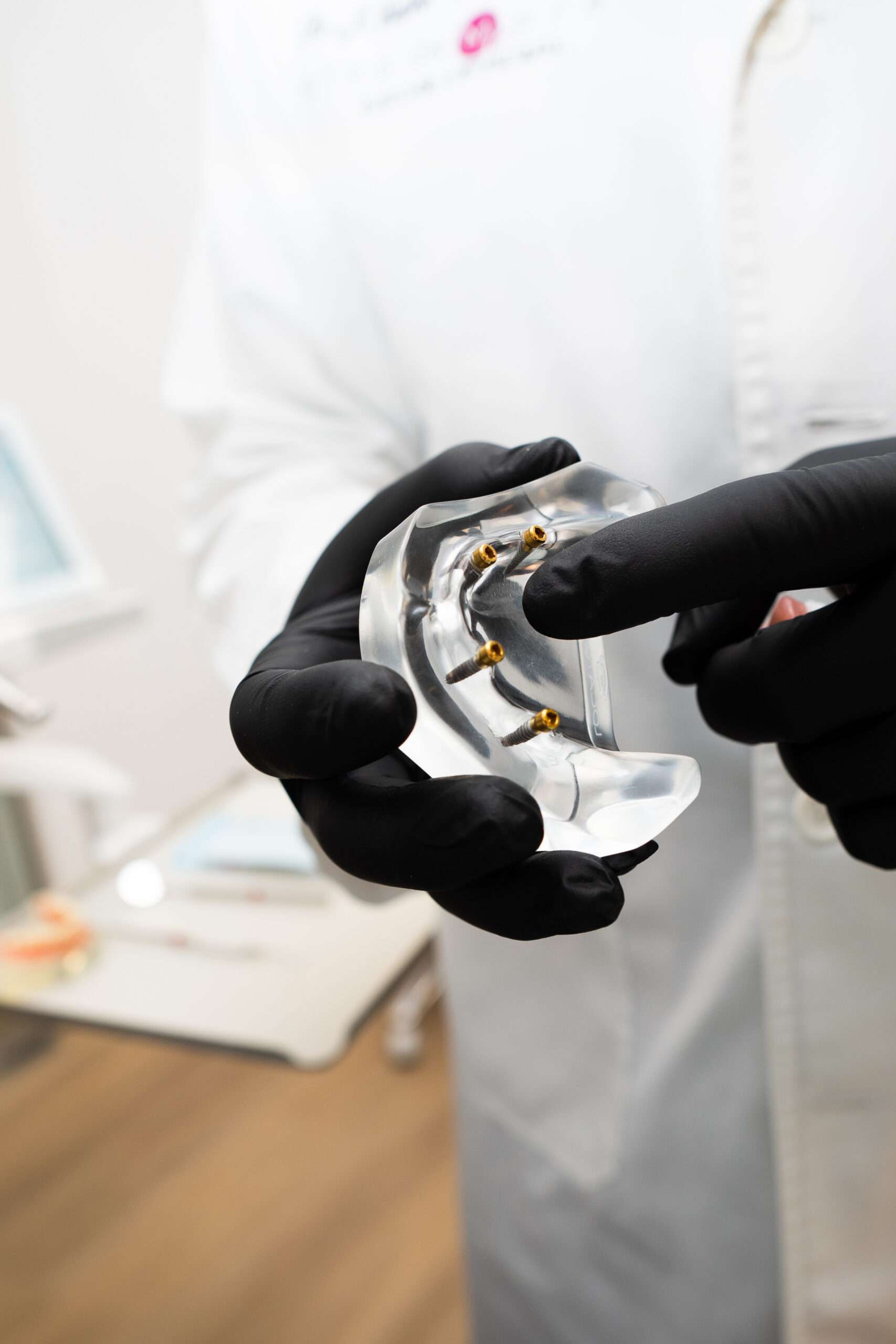 Especialistas implantes dentales carga inmediata Madrid, Mejor cirujano maxilofacial Calvo de Mora, Clínica integral, tratamientos premium
