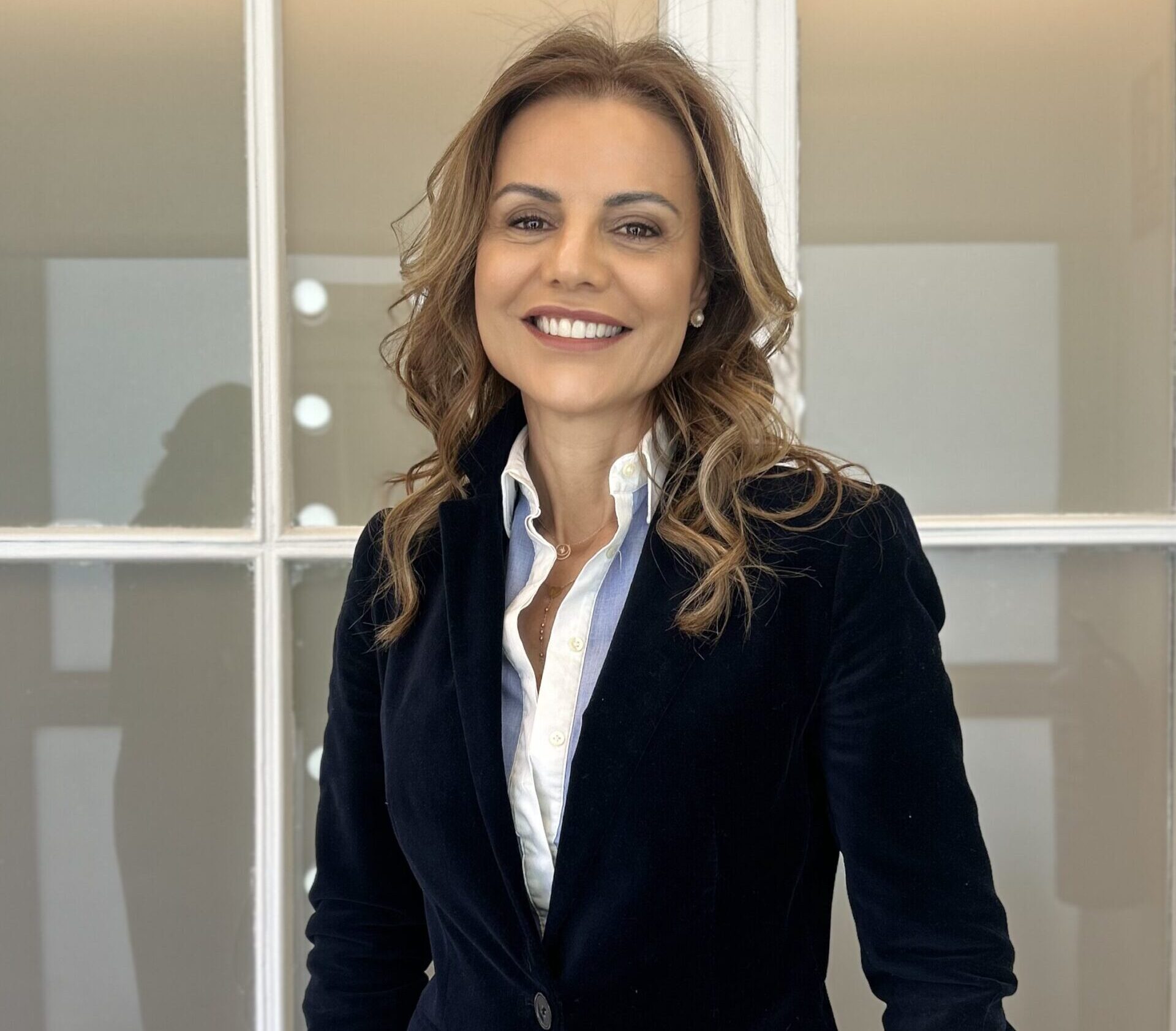 María Dolores Cruz, clínica maxilofacial Madrid calvo de mora, equipo especialista, directora general, médico