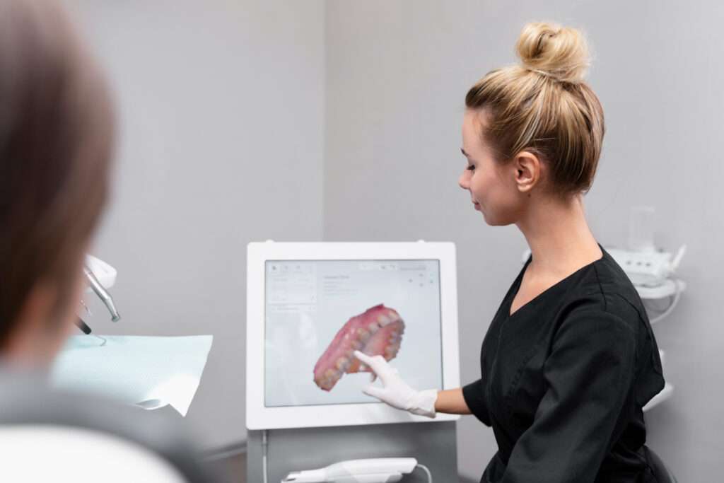 clínica dental en Madrid para diseño de sonrisa digital, visualiza el resultado antes de empezar el tratamiento de estética dental con carillas