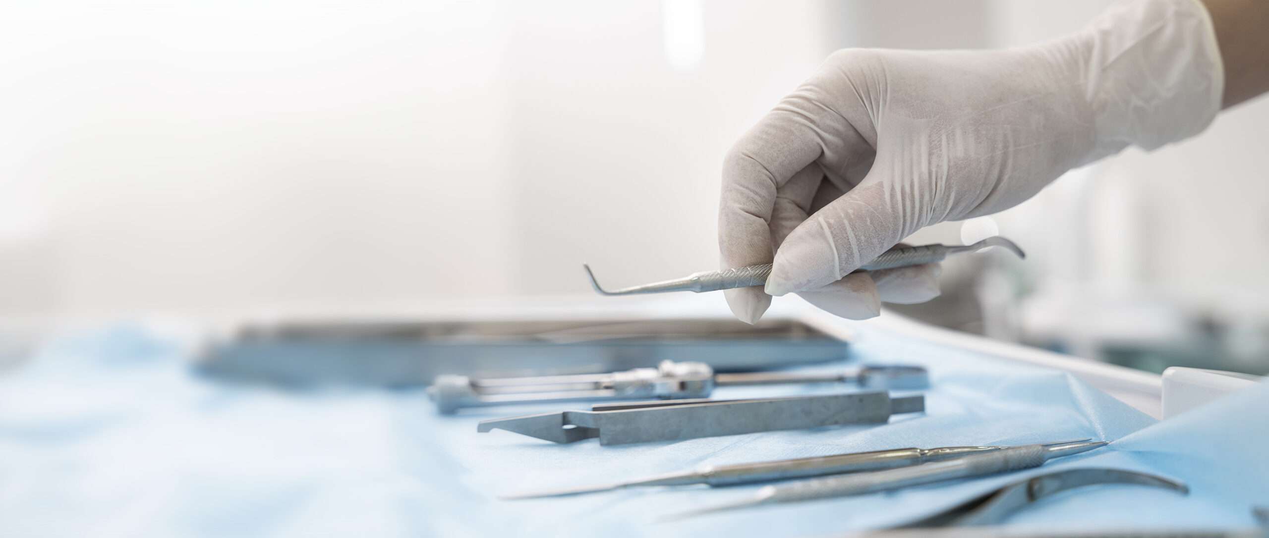 Clínica Maxilofacial en Madrid, mejores dentistas para tratamientos dentales odontología conservadora, implantes dentales, rehabilitaciones