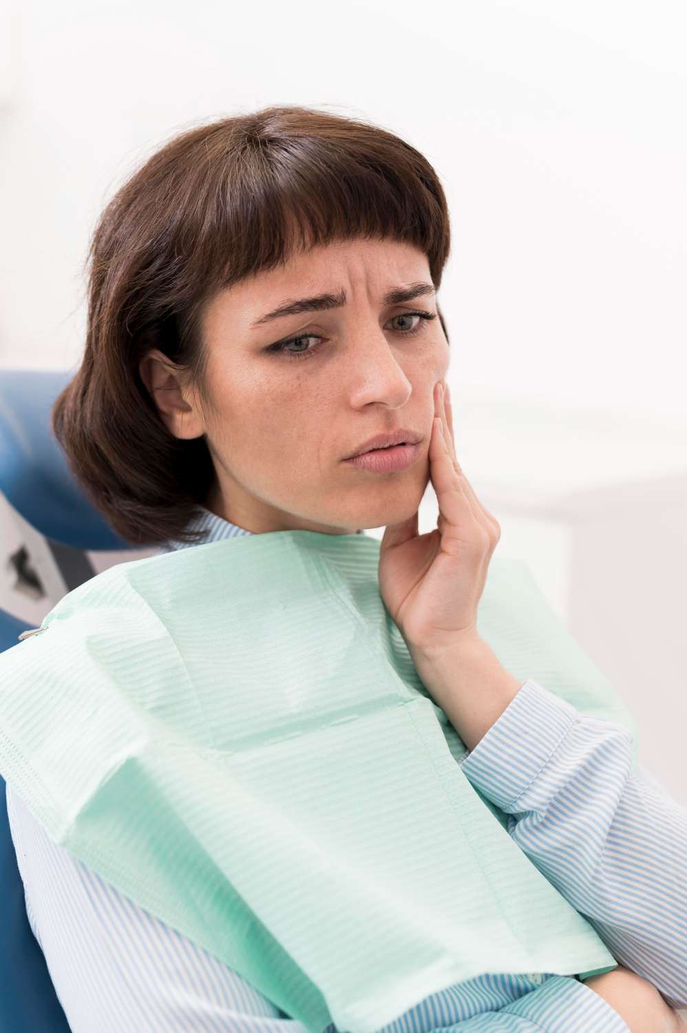Síntomas de un flemón dental: dolor, hinchazón facial y mal sabor de boca