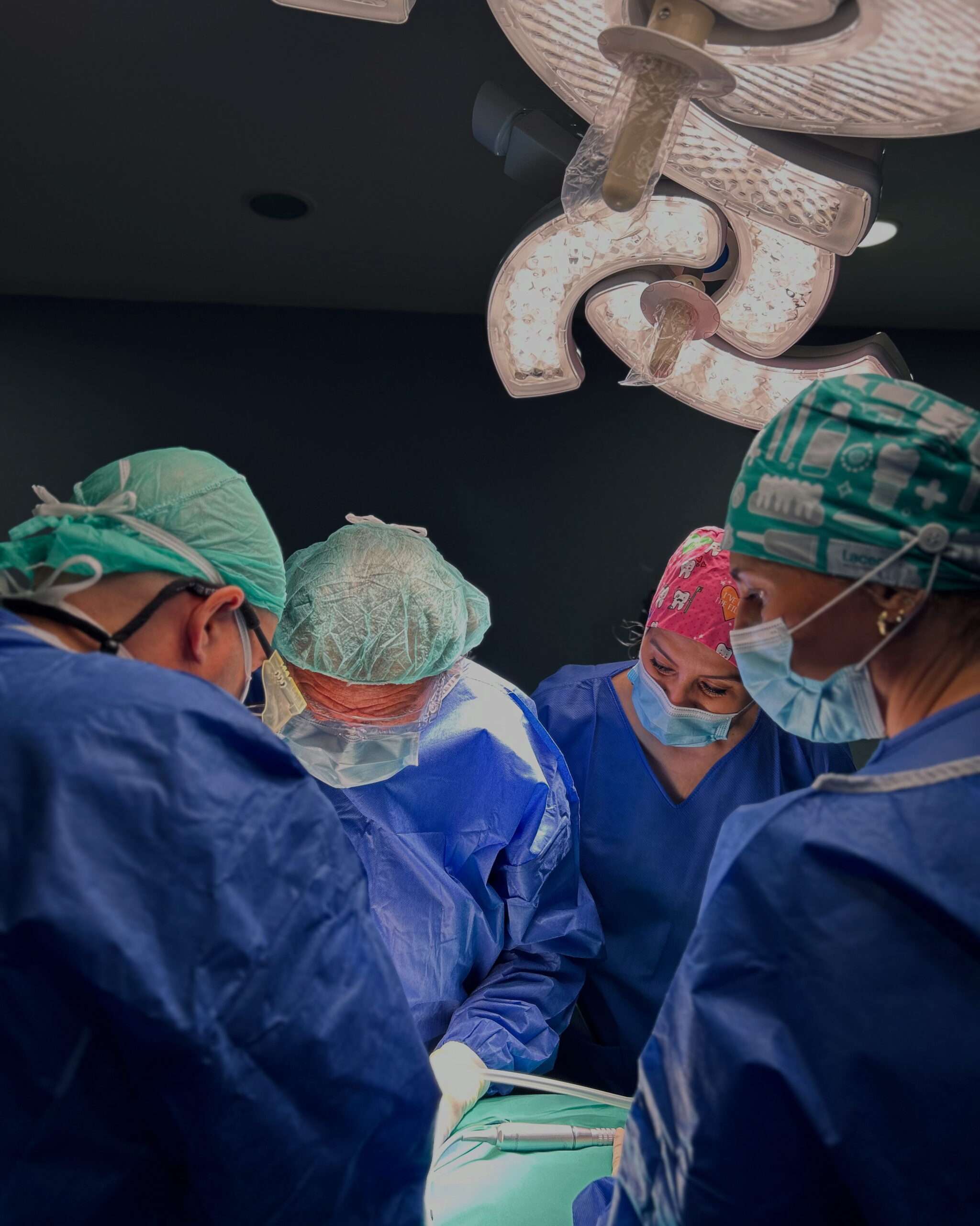 Mejor cirujano maxilofacial para cirugía ortognática en Madrid, operación de mentón, sonrisa gingival, cirugía ortognática bimaxilar